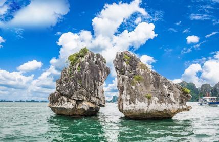 Top 7 fantastic famous Halong Bay rocks